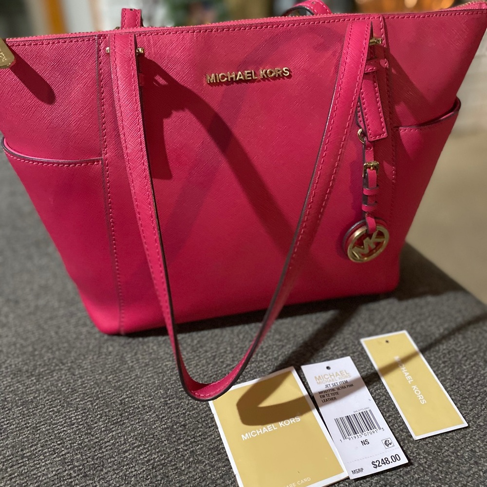 Michael Kors Jet Set Item Leather